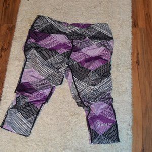 Capri Leggings Size M